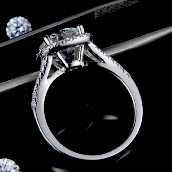 NEW .925 Sterling Silver Plated White Gold Moissanite Women’s Ring - Picture 2 of 4